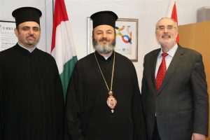Oberbürgermeister Klaus Demal gemeinsam mit Abdallah Dis und seiner Eminenz Isaak Barakat